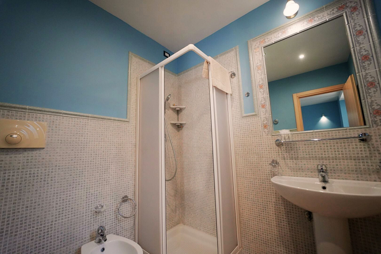Bathroom 3, Villa Vittoria, Matera