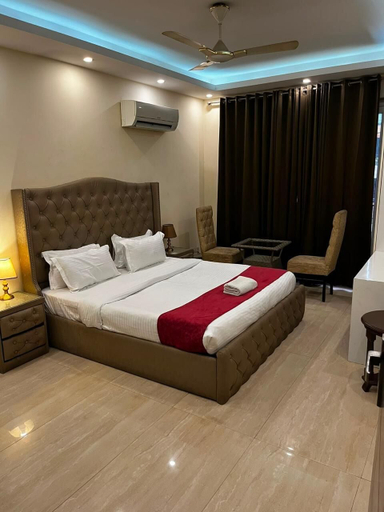 Bedroom 5, Ambient Express Cr Park, Delhi