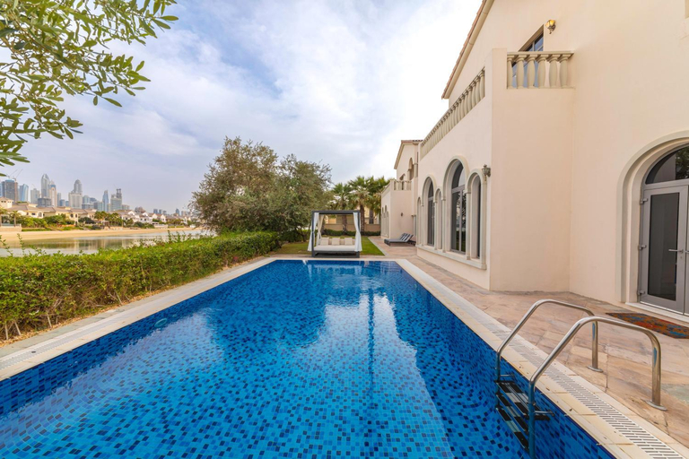 Sport & Beauty 5, Maison Privee Private Pool and Beach Access Villa w/ Cinematic Vws, Dubai