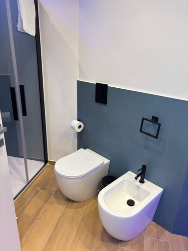 Bathroom 5, Liu Al Viale, Agrigento