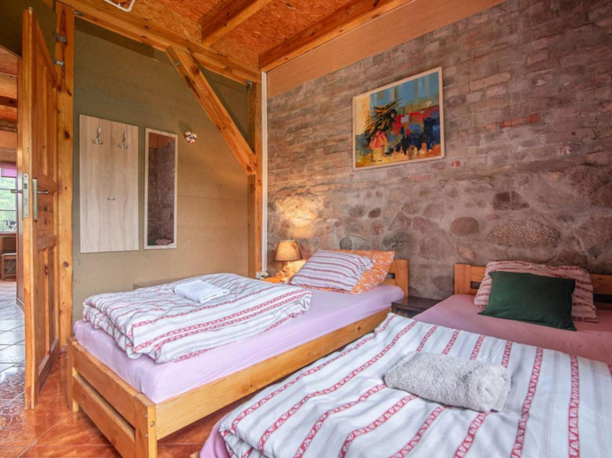 Room 2, Atmospheric Holiday Home With a Swimming Pool, Łobez