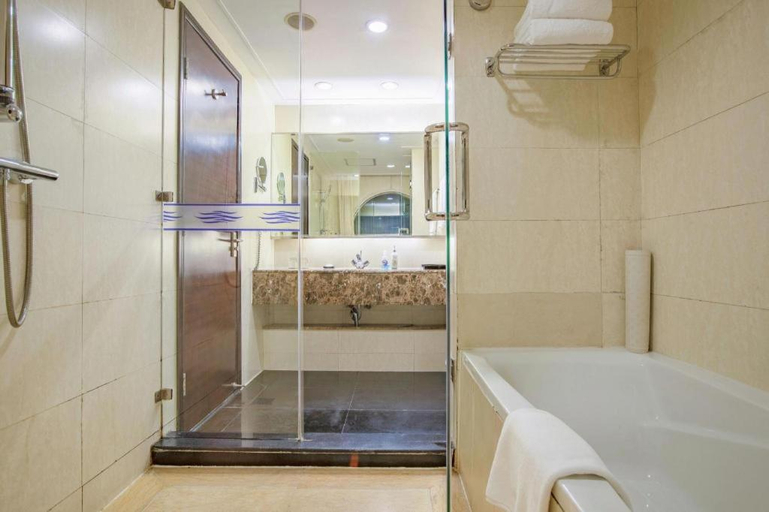 Bathroom 4, Qingdao Blue Horizon Hotel Laoshan, Qingdao