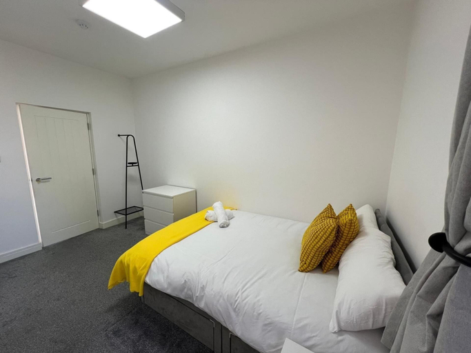 Room 2, Stylish 1-bed Flat Central Cardiff Bay Window Views, Cardiff