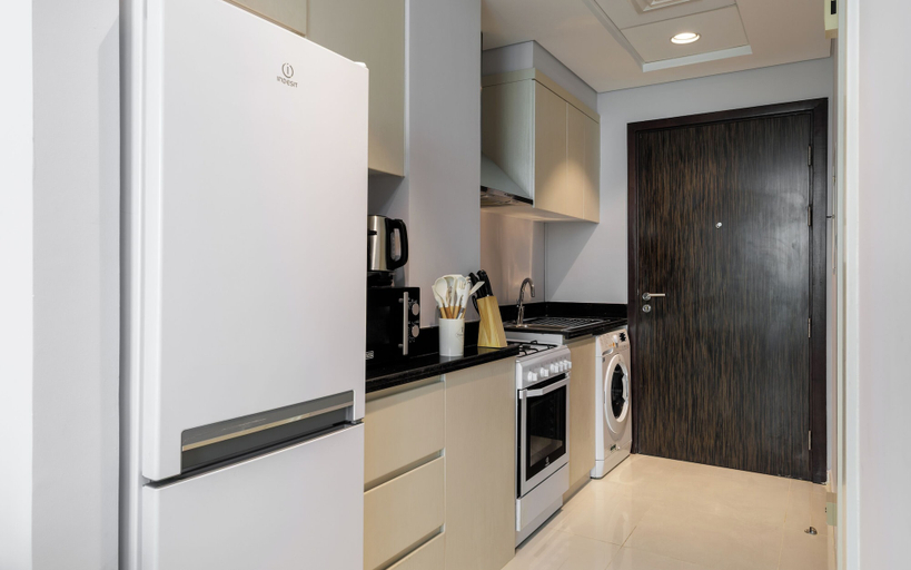 Private kitchen 3, Maison Privee - Elegant Studio Retreat in Damac Hills, Dubai