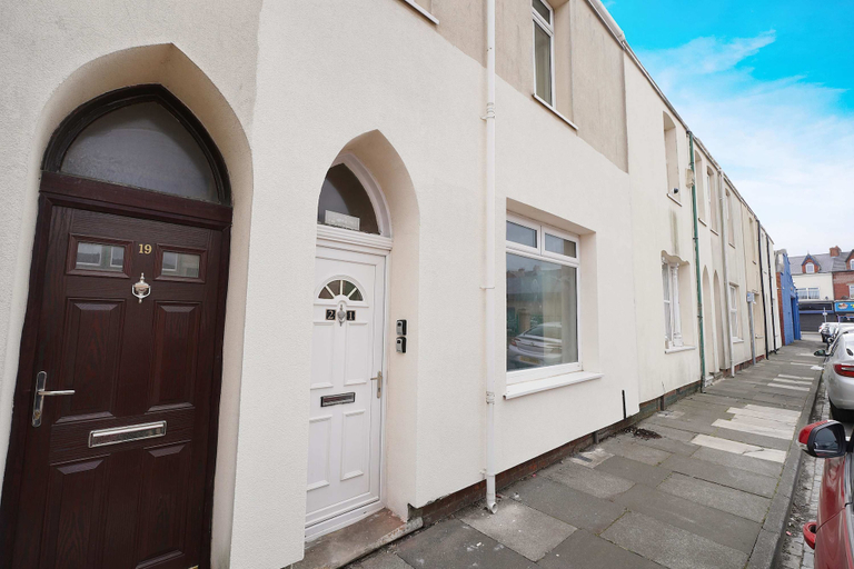 Room 2, Elegant 4BR Houghton St Sleeps 7 by Stay With Us, Hartlepool