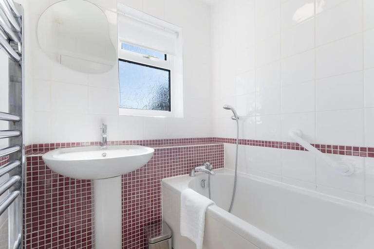 Room 3, Stylish 3BR Stay Sleeps 9 by Stay With Us, Durham