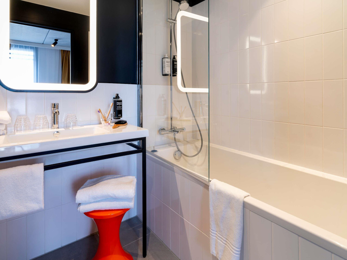 Bathroom 4, ibis Styles Paris Villejuif, Val-de-Marne