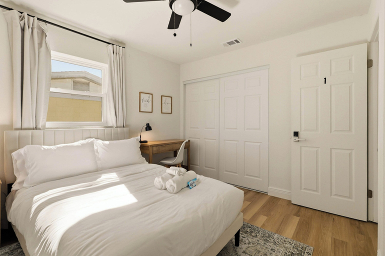 Room 2, Host Hubble Private Rooms Edmond Circle, Polk