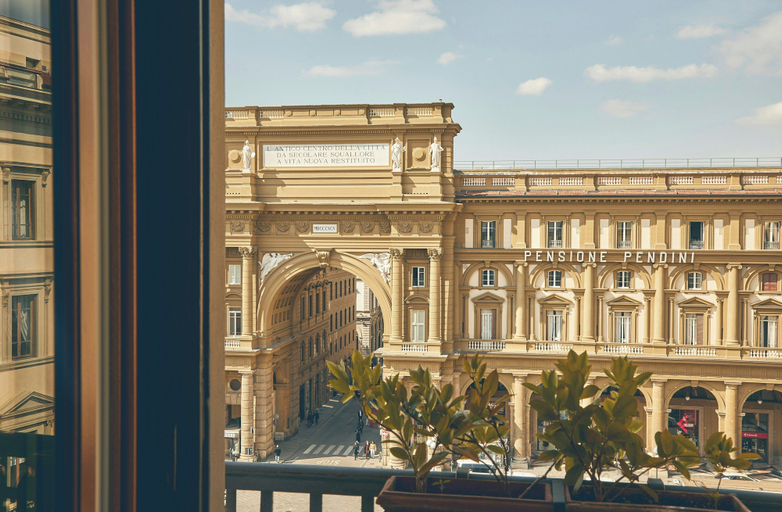 Exterior & Views 2, Rocco Forte Hotel Savoy, Florence