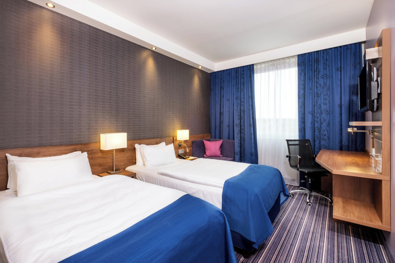 Bedroom 3, Holiday Inn Express FRIEDRICHSHAFEN by IHG, Bodenseekreis