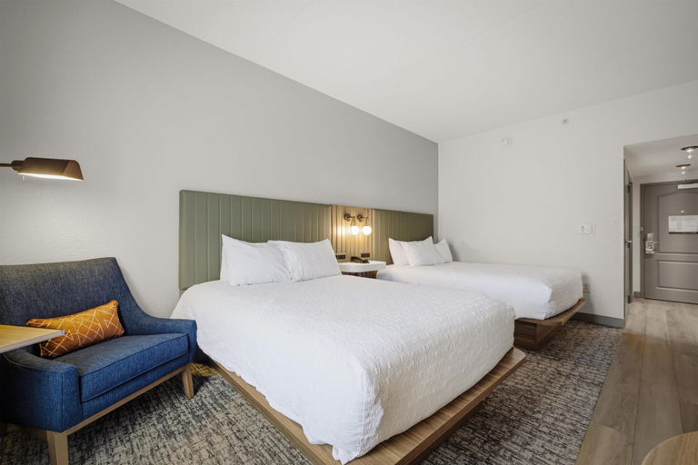 Bedroom 4, Hampton Inn Hickory, Catawba