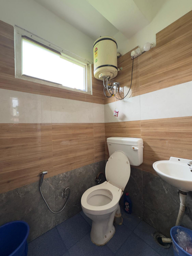 Bathroom 3, Above end beyond, Kullu