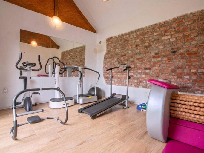 Fitness facility 5, Atmospheric Holiday Home With a Swimming Pool, Łobez