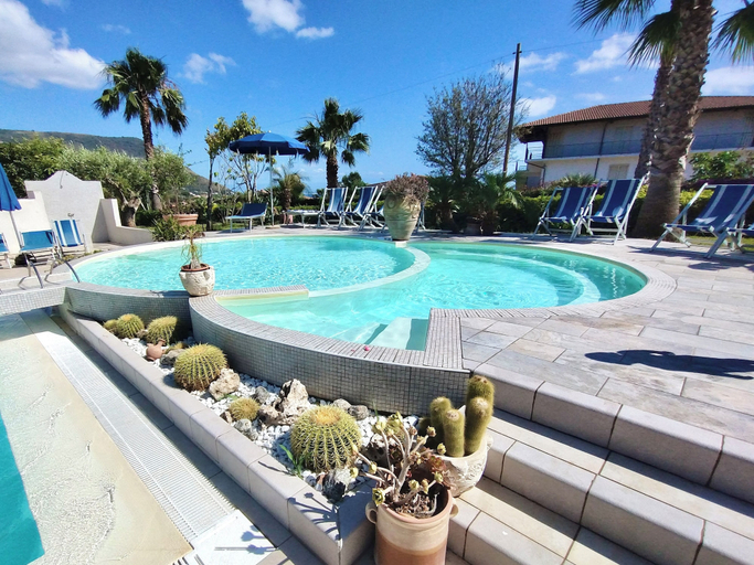 Pool 2, Residence with swimming pool in Capo Vaticano, Vibo Valentia