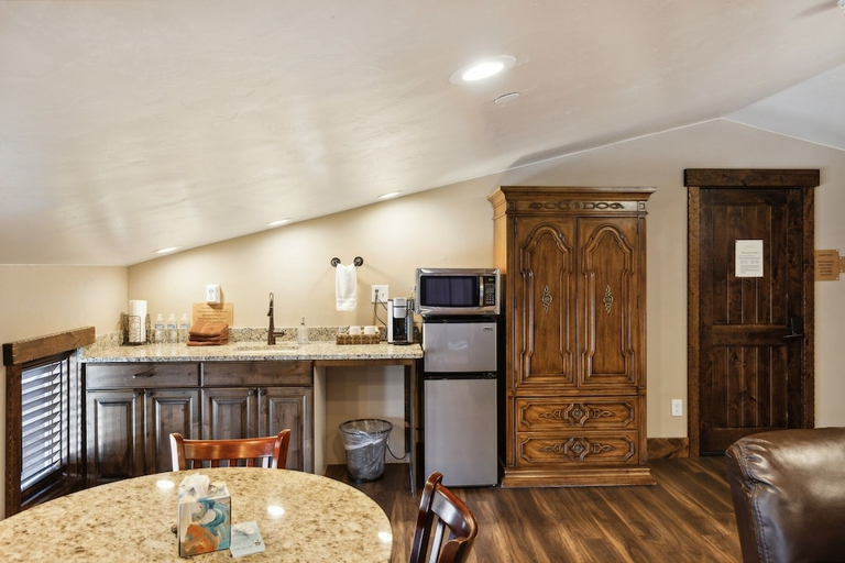 Others 5, Zion Cliff Lodge, Mohave