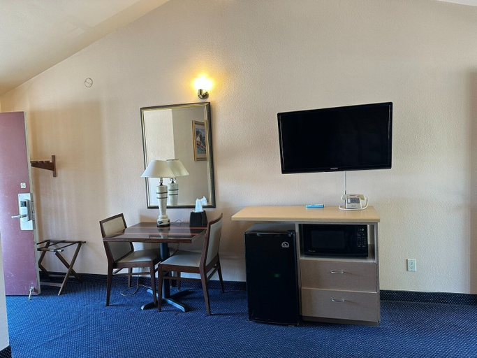 Others 4, Budget Inn, San Luis Obispo