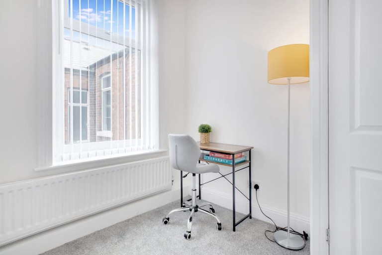 Room 3, Spacious Home for Groups Contractors Free Wifi, Sunderland