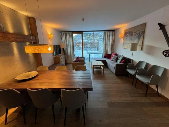 Others 1, Apartment in Neukirchen near Ski Lift, Zell am See