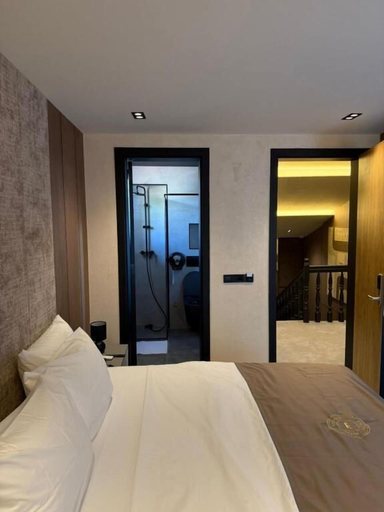 Room 5, Fron Hotel, Priština