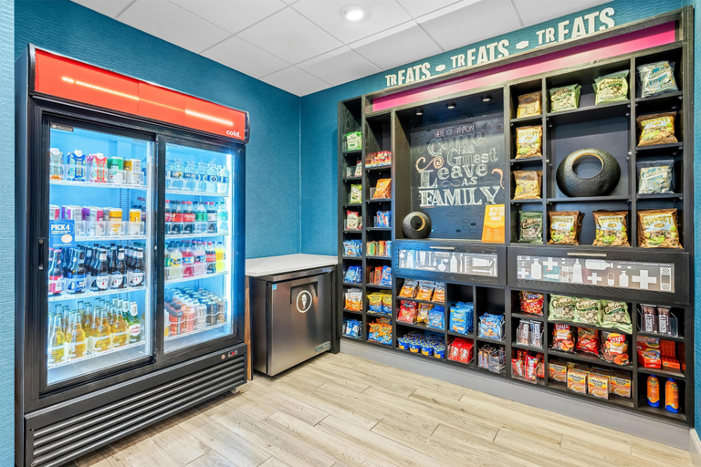 Food & Drinks 4, Hampton Inn & Suites Knightdale Raleigh, Wake