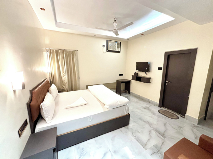 Room 5, Hotel Fivetel, North 24 Parganas