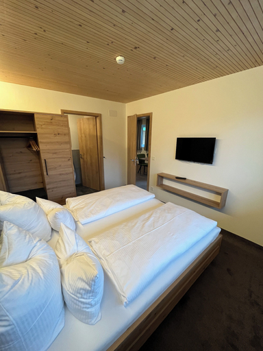 Bedroom 3, Alpengasthof Hörnlepass, Bregenz