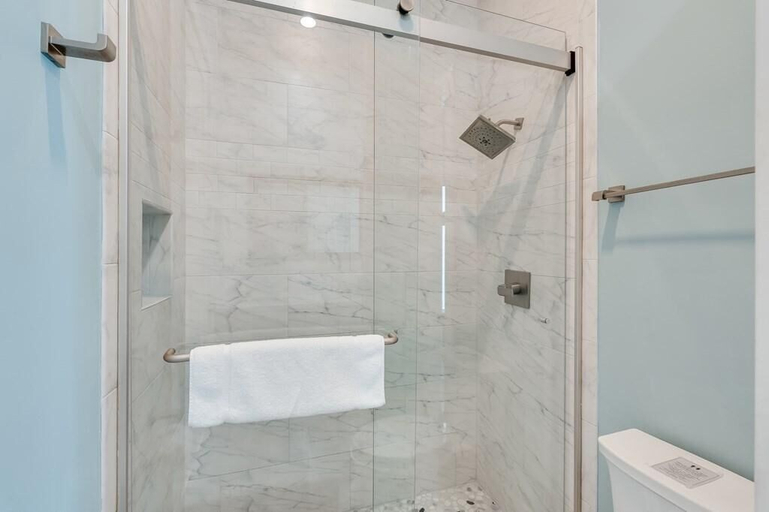 Bathroom 3, Singing Waves, Gulf