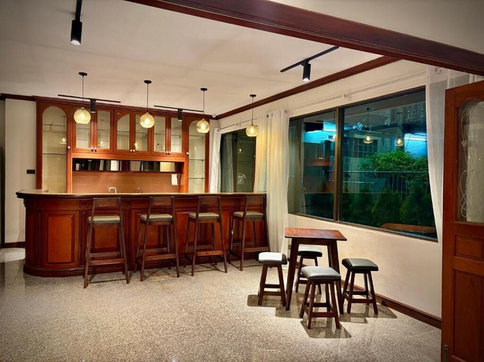 Bar (on property), OLD SOUL Hostel, Phra Nakhon