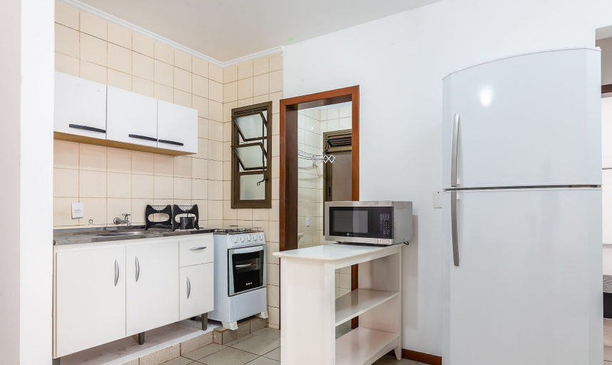 Private kitchen, Beautiful Apartment Right on the Sand Ilh0107, Florianopolis