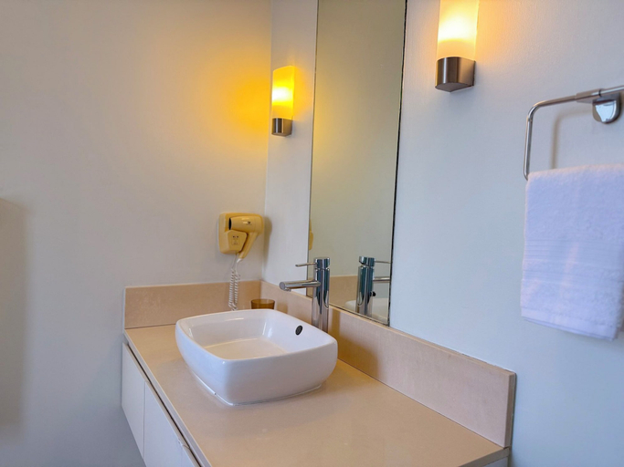 Bathroom 4, PLAGE BLEUE BEACHFRONT APARTMENTS BY LOV
