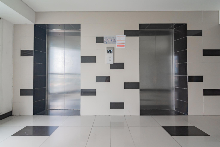 Public Area 2, RedDoorz Apartment @ Grand Sentraland Karawang, Karawang