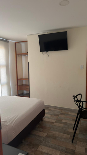 Bedroom 2, Wale Keru, Manaure