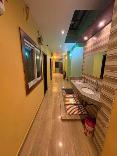 Bathroom, Riverside Residency, Varanasi