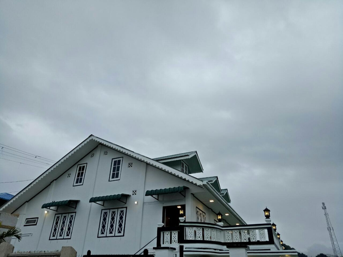 Exterior view 3, Genesis Motel, Taunggye