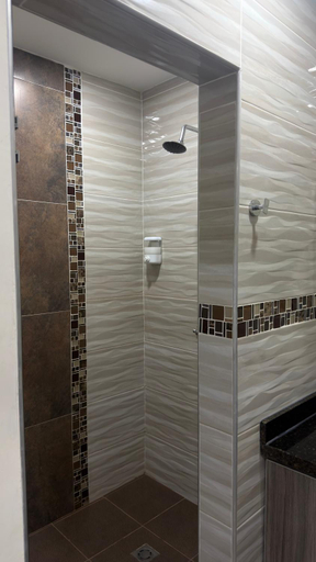 Bathroom 4, Wale Keru, Manaure