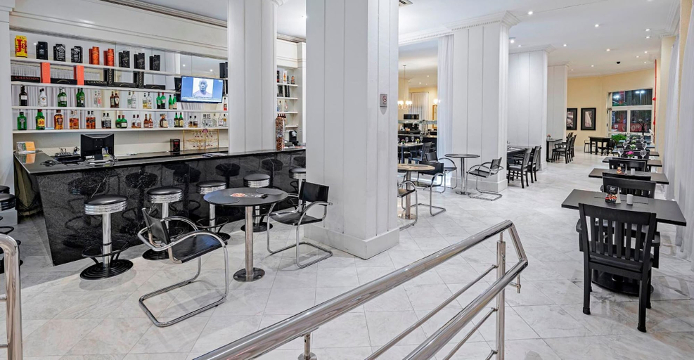 Food & Drinks 4, Manhattan On Floor, Curitiba