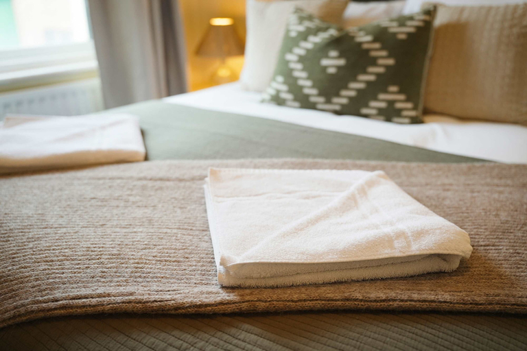 Room 5, Elegant 4BR Houghton St Sleeps 7 by Stay With Us, Hartlepool