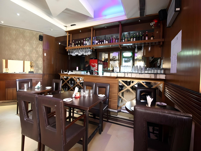 Restaurant 5, Hotel Chanson Grand Westend, Delhi