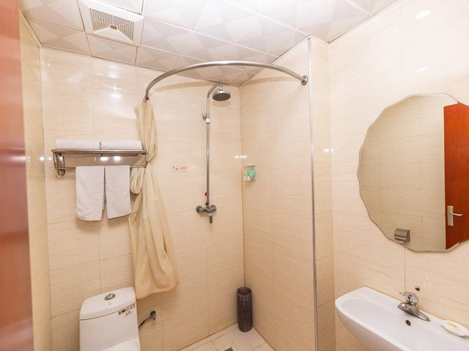 Bathroom, GreenTree Inn Chaoyang Shuangta District Bus Station, Chaoyang