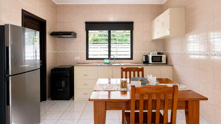 Others 5, Roche Kerlan Apartments
