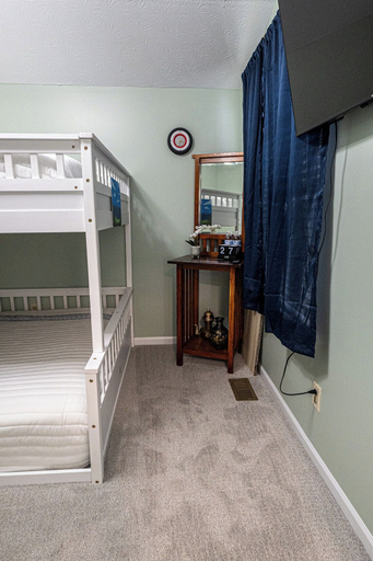 Room 5, Eagle Creek, Indianapolis