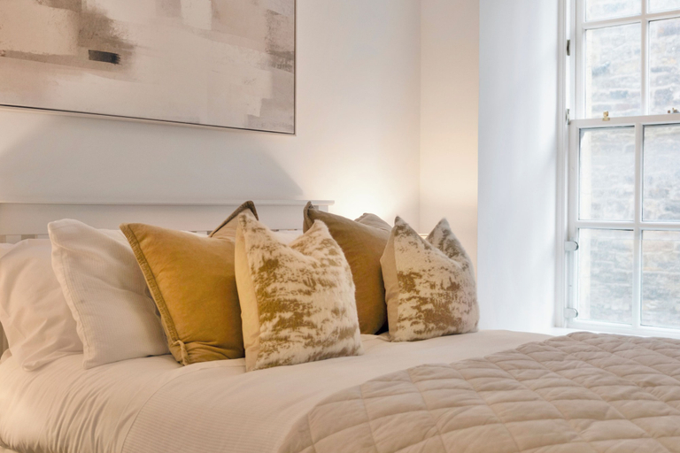 Room 4, Modern Apartment in City Centre, Edinburgh