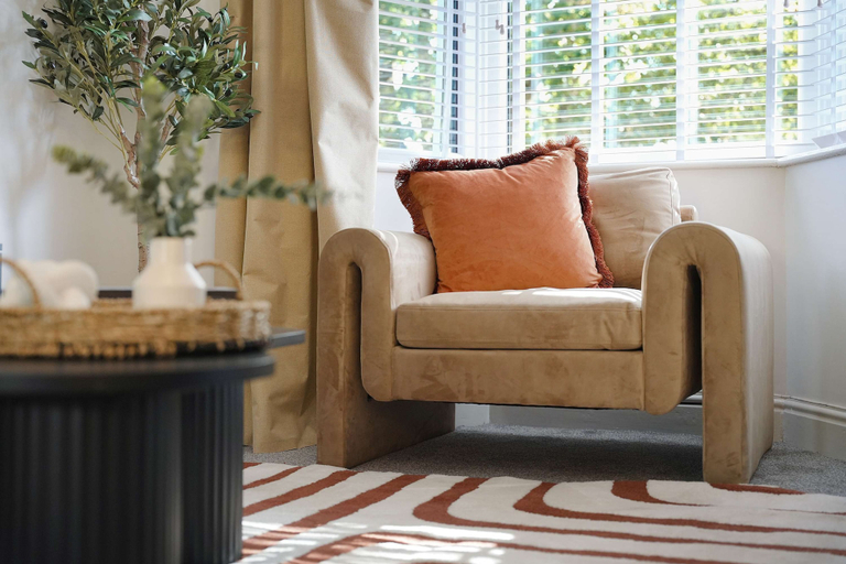 Room 5, Modern 3BR Brompton Court Wi-fi By Stay With Us, North Yorkshire