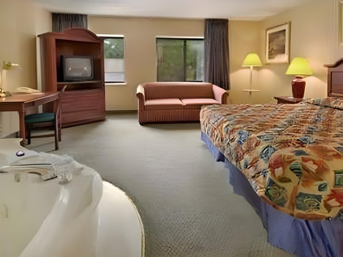 Bedroom 2, Baymont by Wyndham Kalamazoo West, Kalamazoo