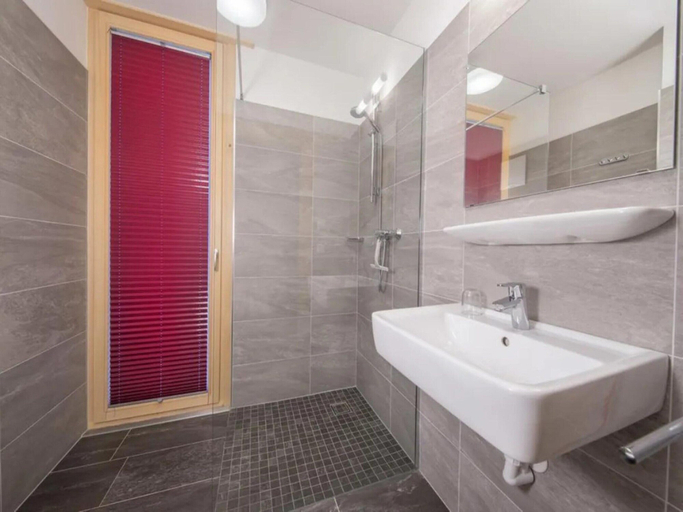 Others 4, Apartment in Neukirchen near Ski Lift, Zell am See
