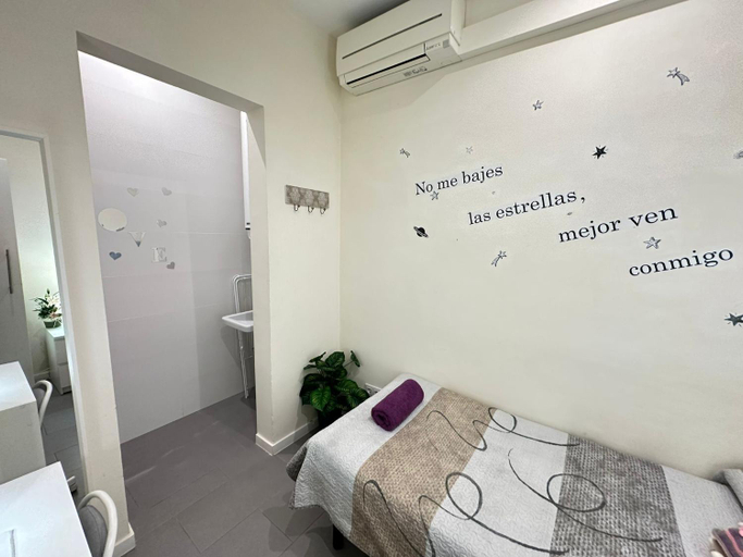 Bedroom 4, Rooms Balmes, Barcelona