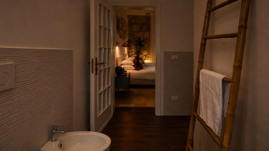Bathroom 3, Calamurn Ortigia, Syracuse