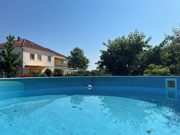 Pool, Résidence Blanc Suites - Private Ferienresidenz mit Pool & Garten - nahe Flughafen Straubing - Wallmühle, Straubing-Bogen