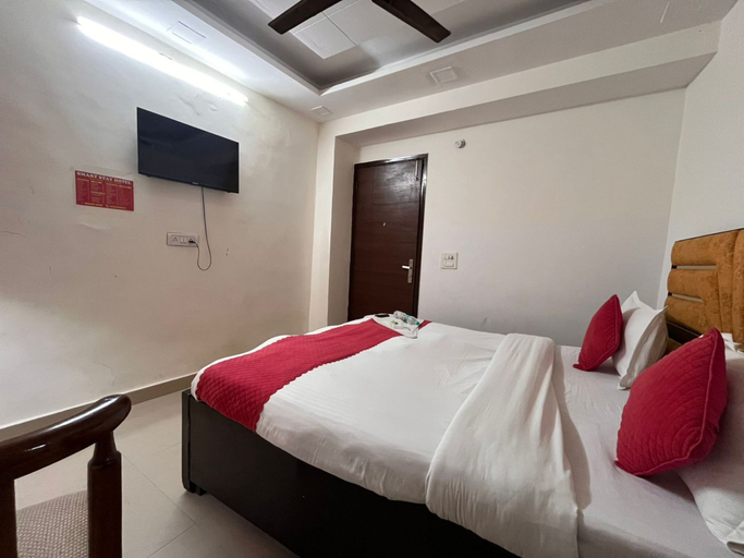 Room 4, Smart Stay Malviya Nagar, Delhi