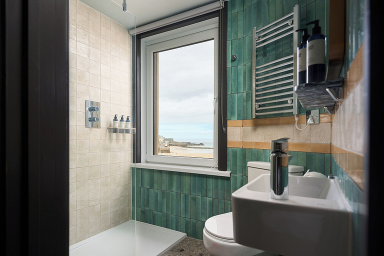 Bathroom 5, Pedn Olva, Cornwall
